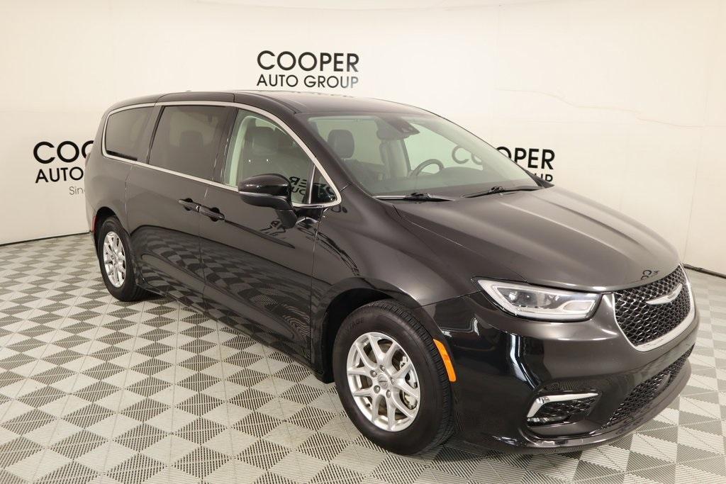 used 2023 Chrysler Pacifica car, priced at $25,438