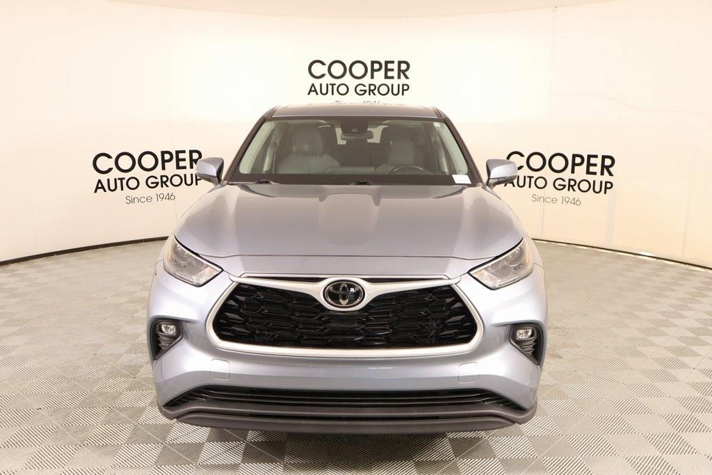 used 2022 Toyota Highlander car, priced at $28,789
