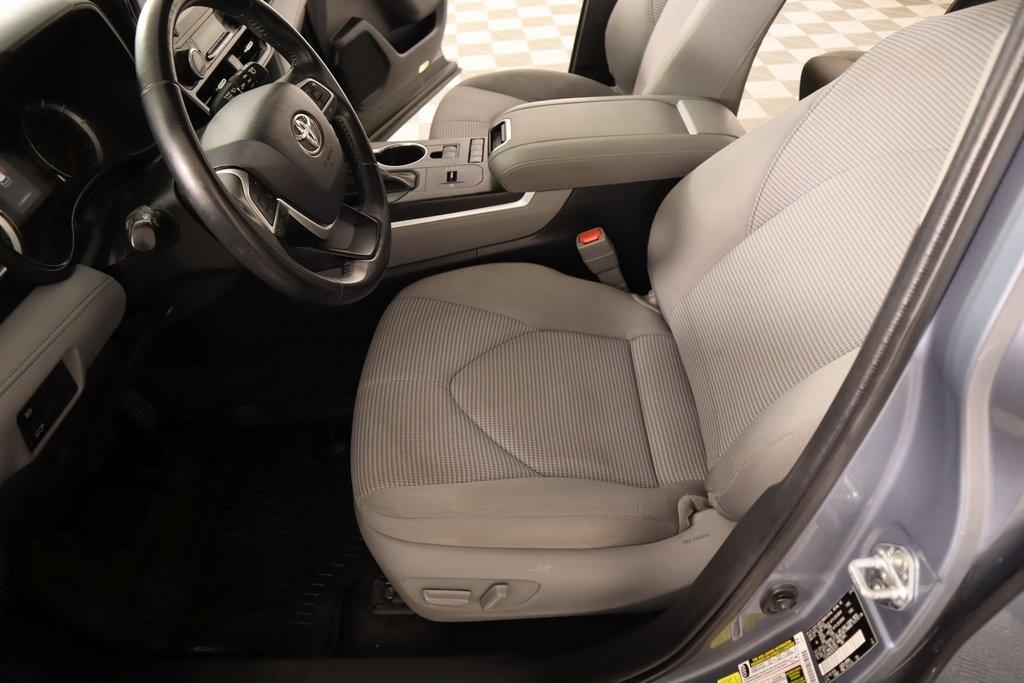 used 2022 Toyota Highlander car, priced at $28,789