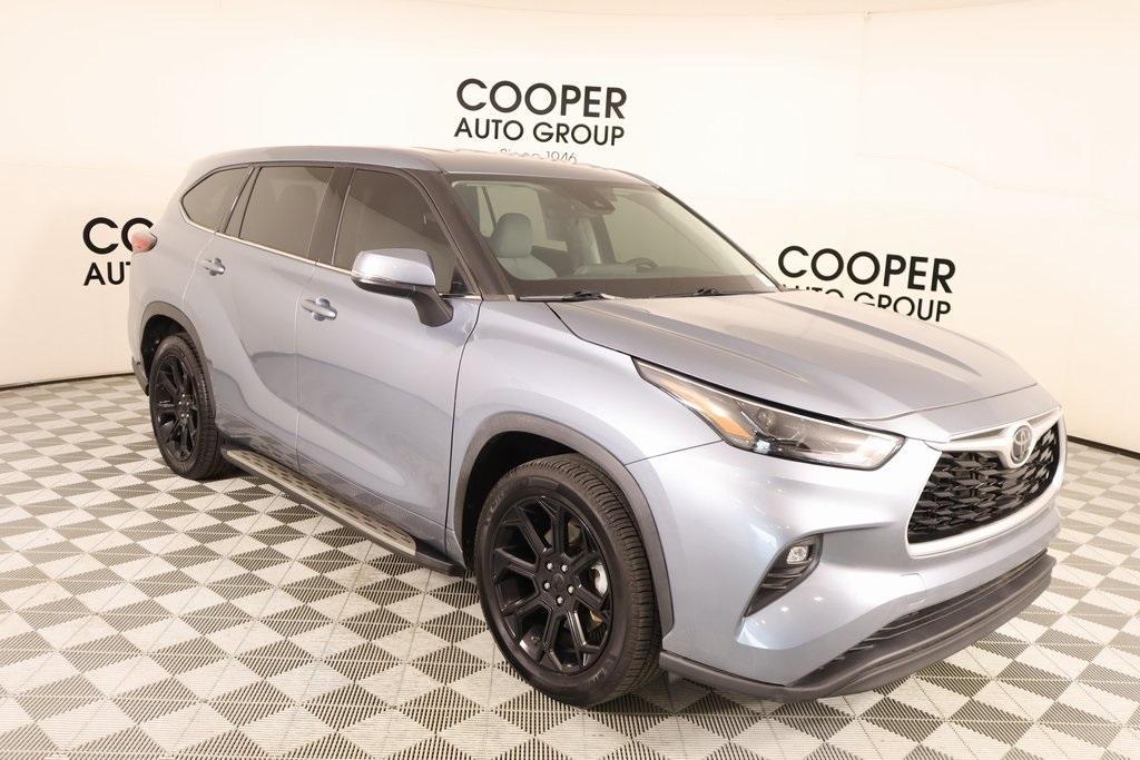used 2022 Toyota Highlander car, priced at $28,789
