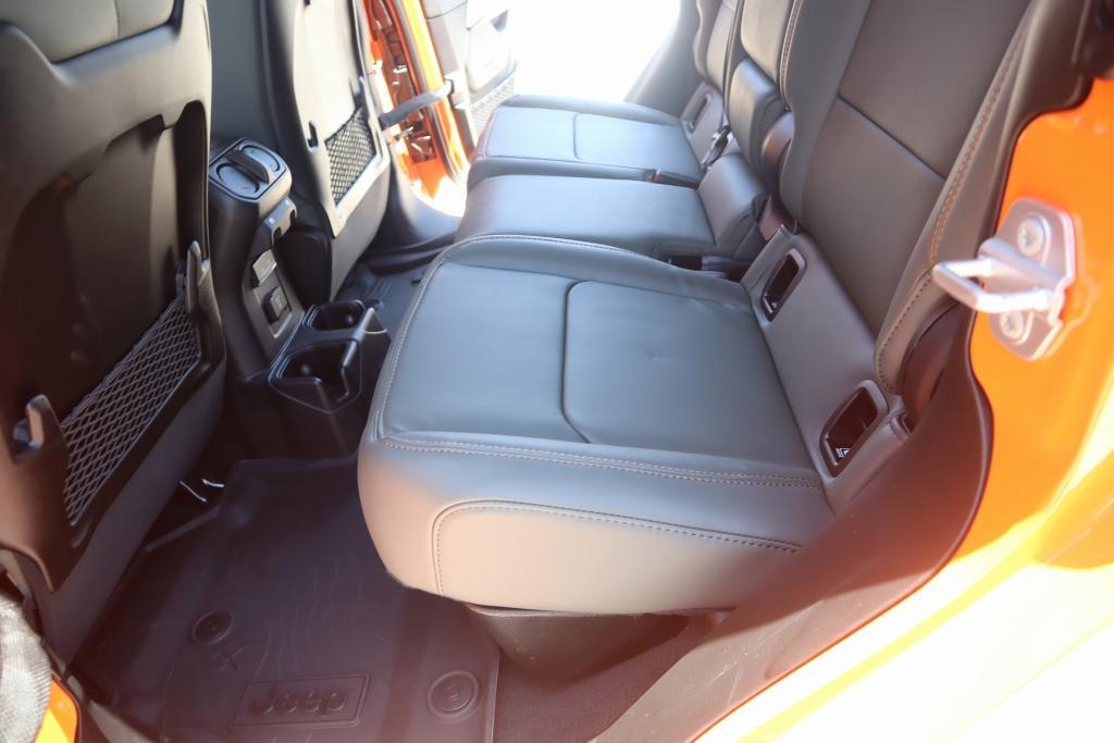 new 2025 Jeep Gladiator car, priced at $57,224