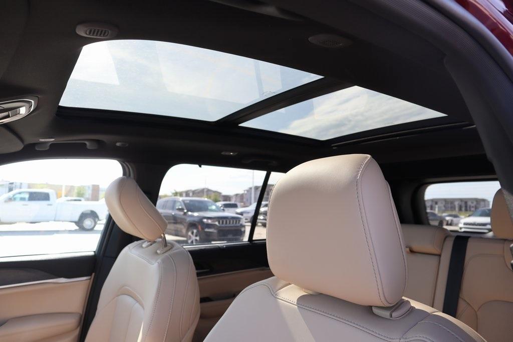 new 2025 Jeep Grand Cherokee car, priced at $48,251