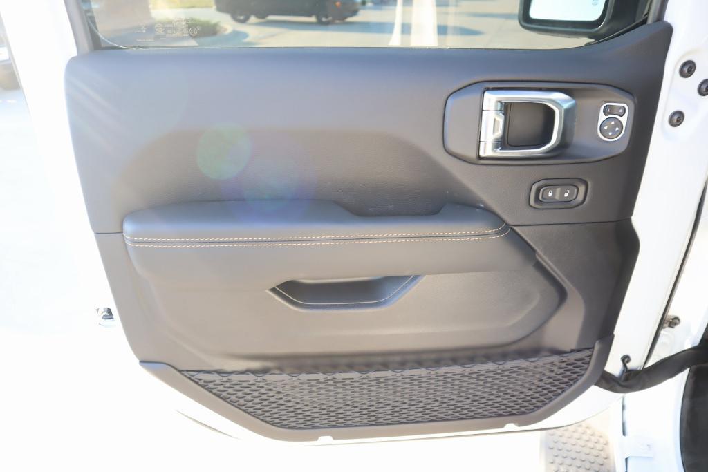 new 2025 Jeep Wrangler car, priced at $48,405