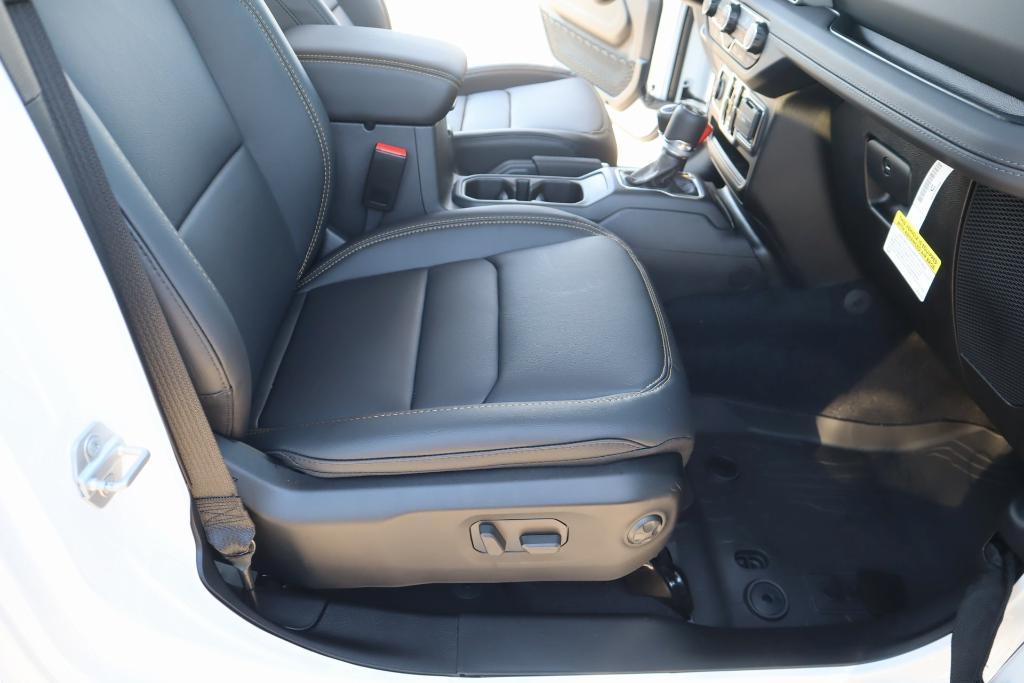 new 2025 Jeep Wrangler car, priced at $48,405