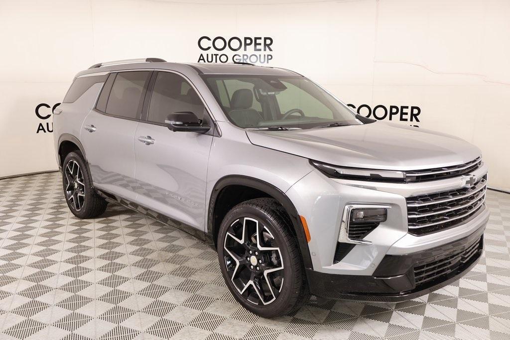 used 2025 Chevrolet Traverse car, priced at $50,189