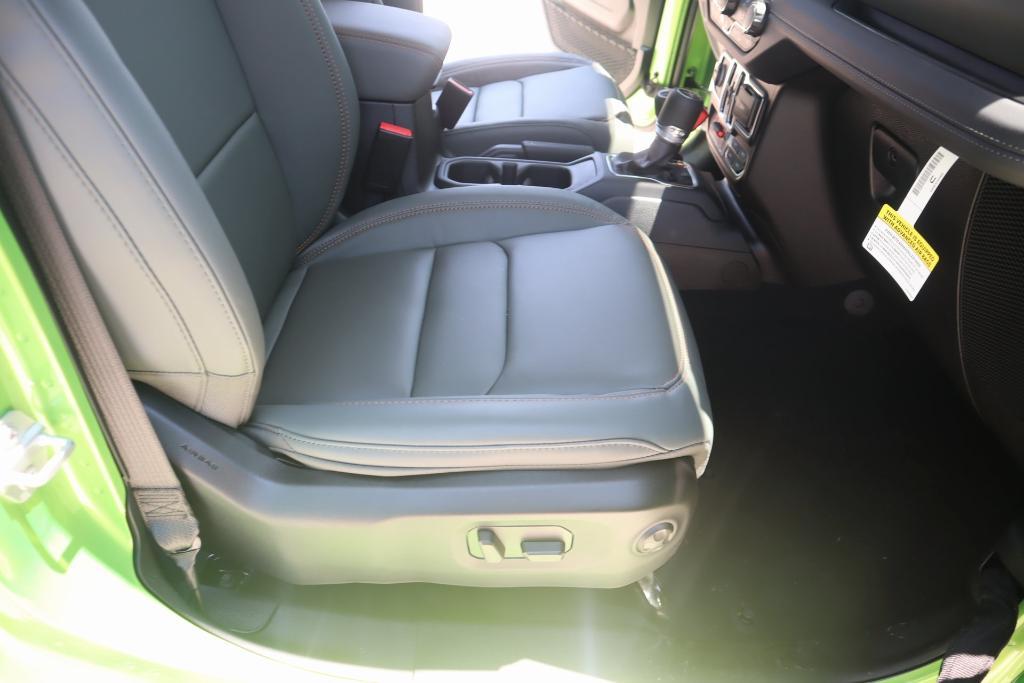 new 2025 Jeep Gladiator car, priced at $54,023