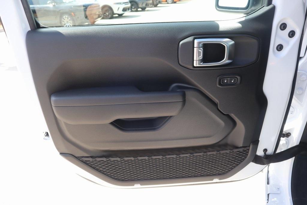new 2025 Jeep Wrangler car, priced at $35,762