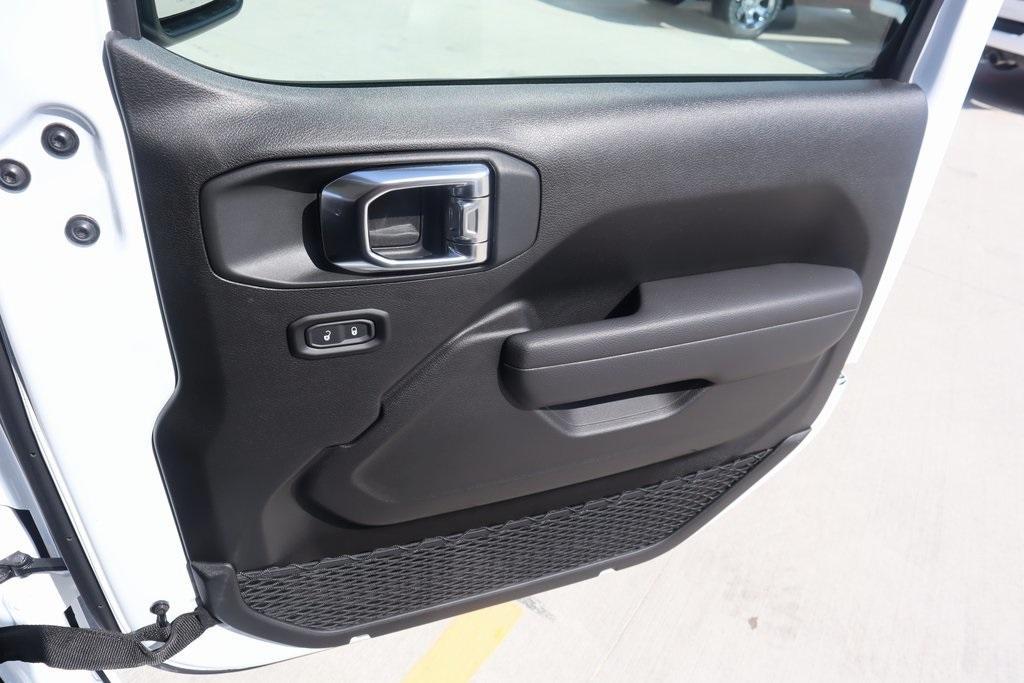 new 2025 Jeep Wrangler car, priced at $35,762