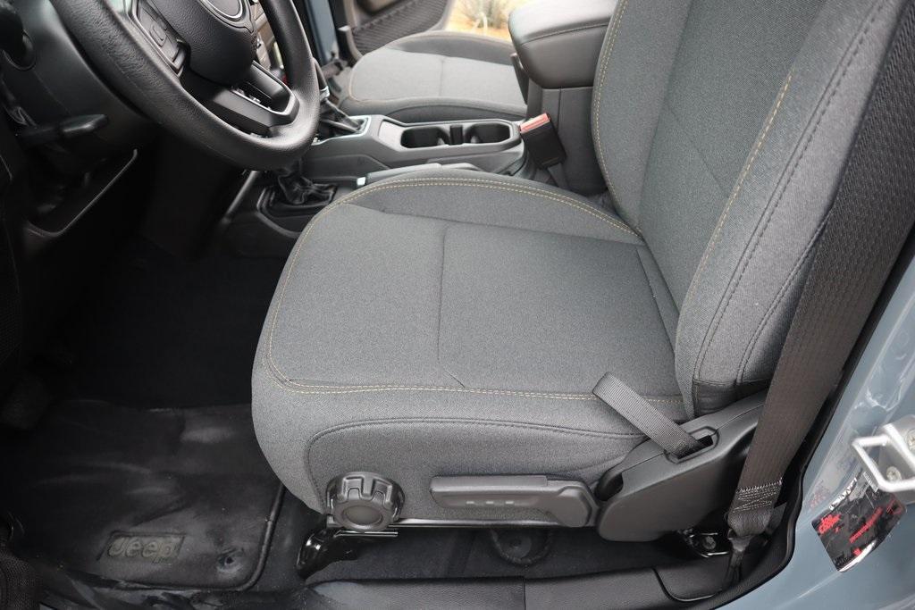 new 2025 Jeep Gladiator car, priced at $36,980
