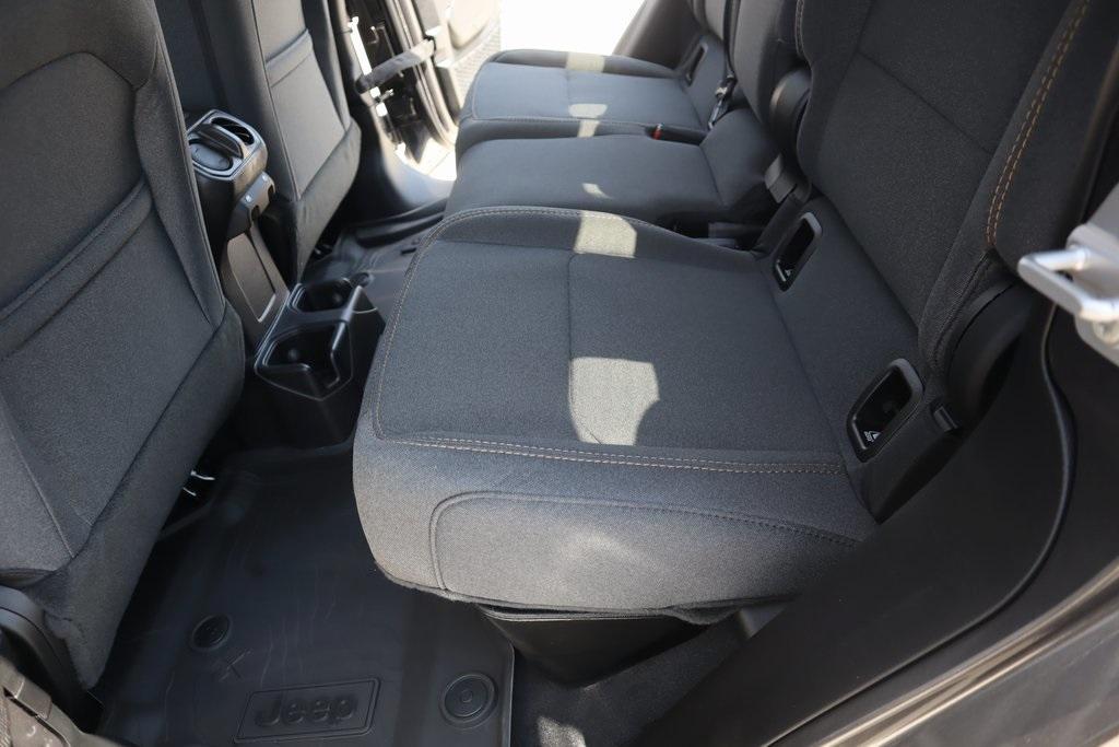 new 2025 Jeep Gladiator car, priced at $43,536