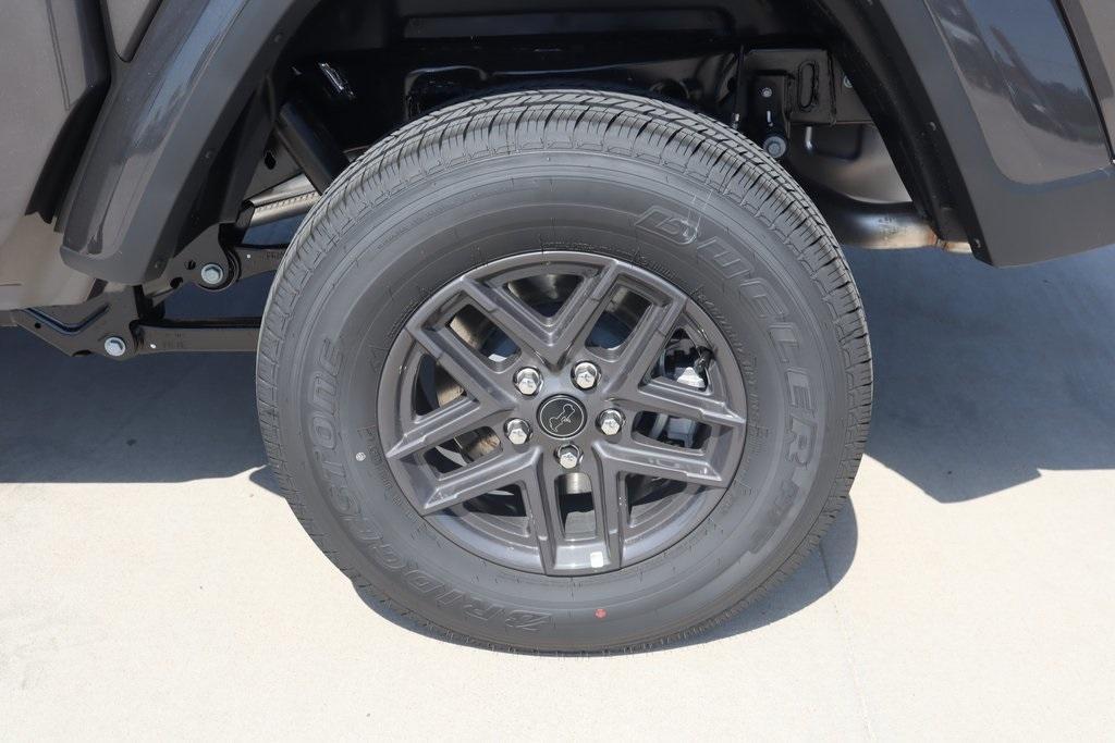 new 2025 Jeep Gladiator car, priced at $43,536