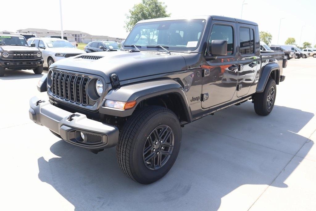 new 2025 Jeep Gladiator car, priced at $43,536