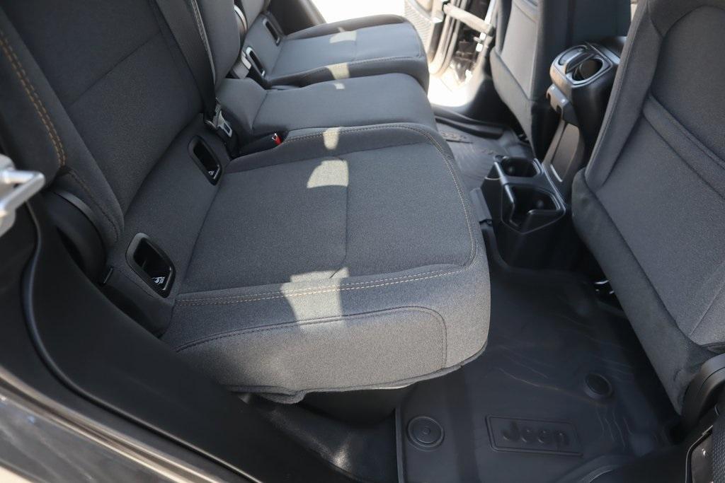 new 2025 Jeep Gladiator car, priced at $43,536