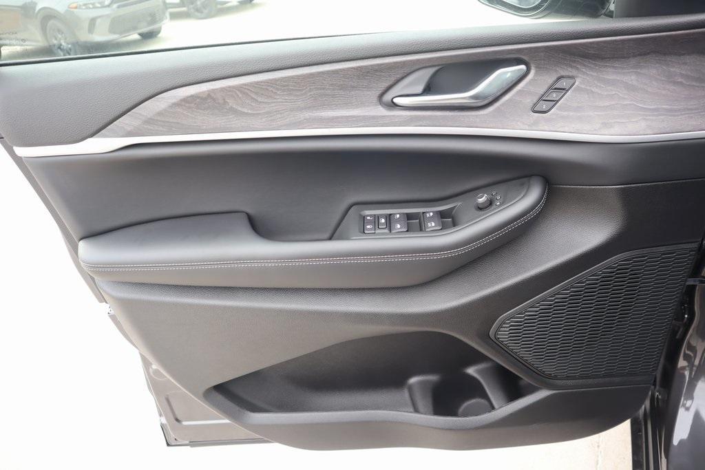 new 2025 Jeep Grand Cherokee L car, priced at $45,566