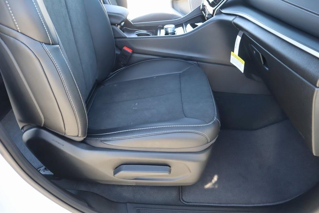 new 2025 Jeep Grand Cherokee car, priced at $42,533