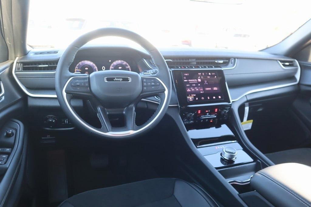 new 2025 Jeep Grand Cherokee car, priced at $42,533