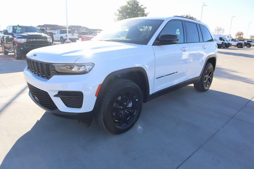 new 2025 Jeep Grand Cherokee car, priced at $42,533