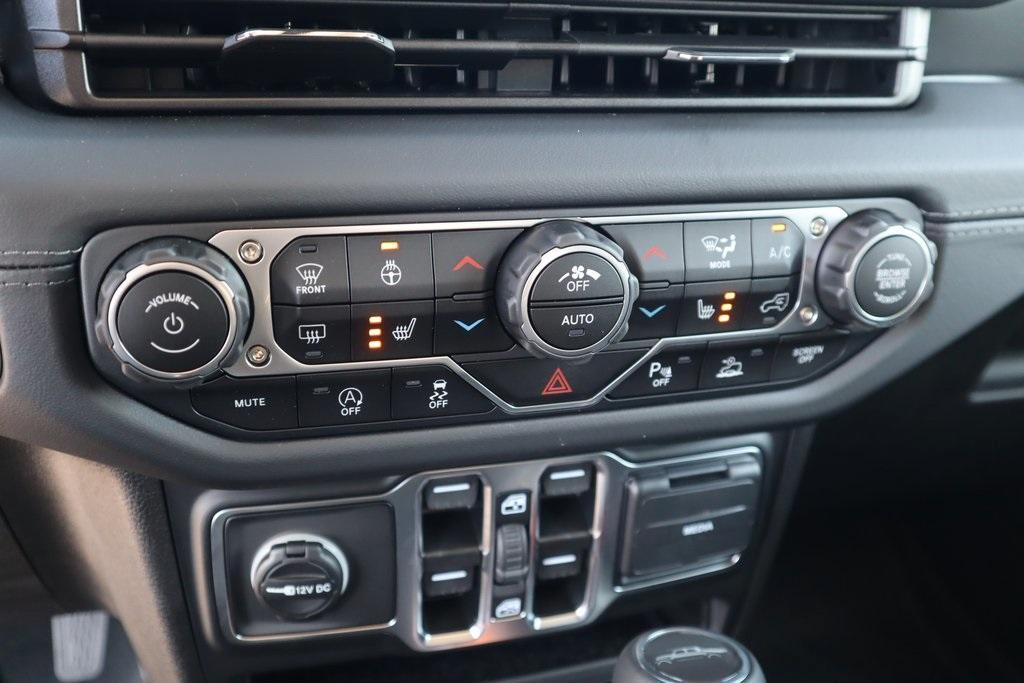 new 2025 Jeep Gladiator car, priced at $43,093