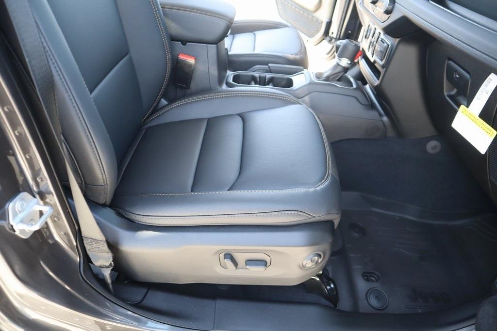 new 2025 Jeep Gladiator car, priced at $43,093