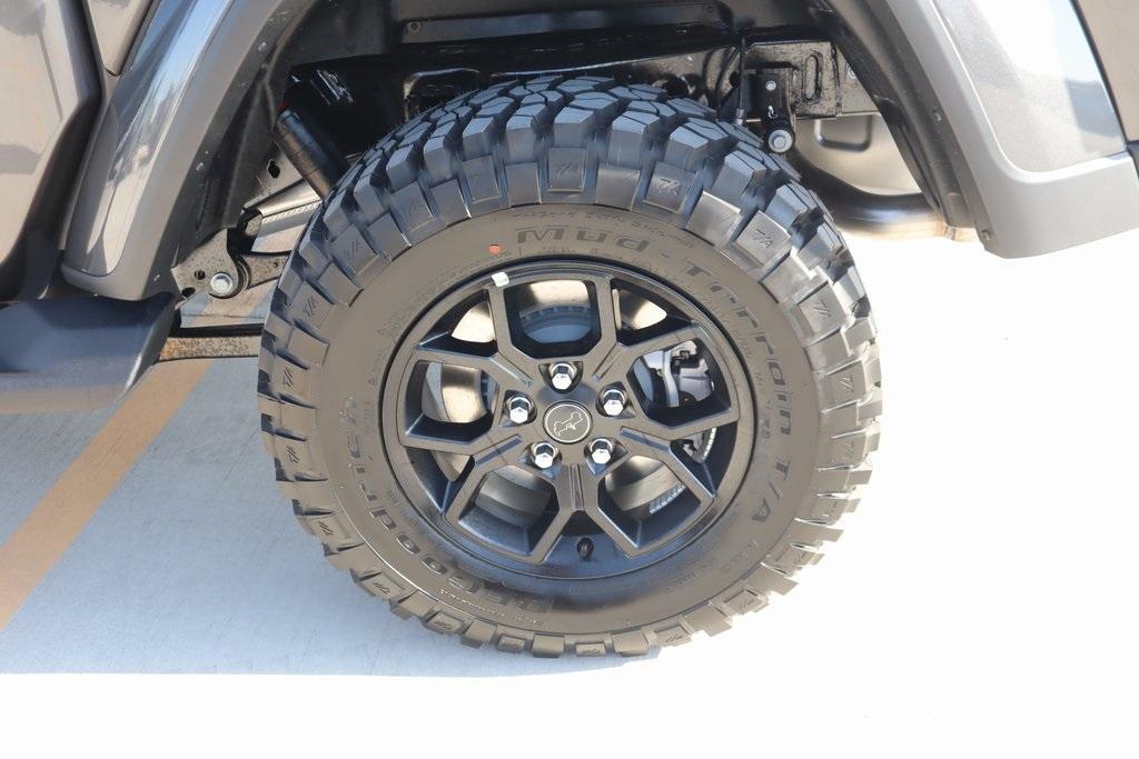 new 2025 Jeep Gladiator car, priced at $43,093