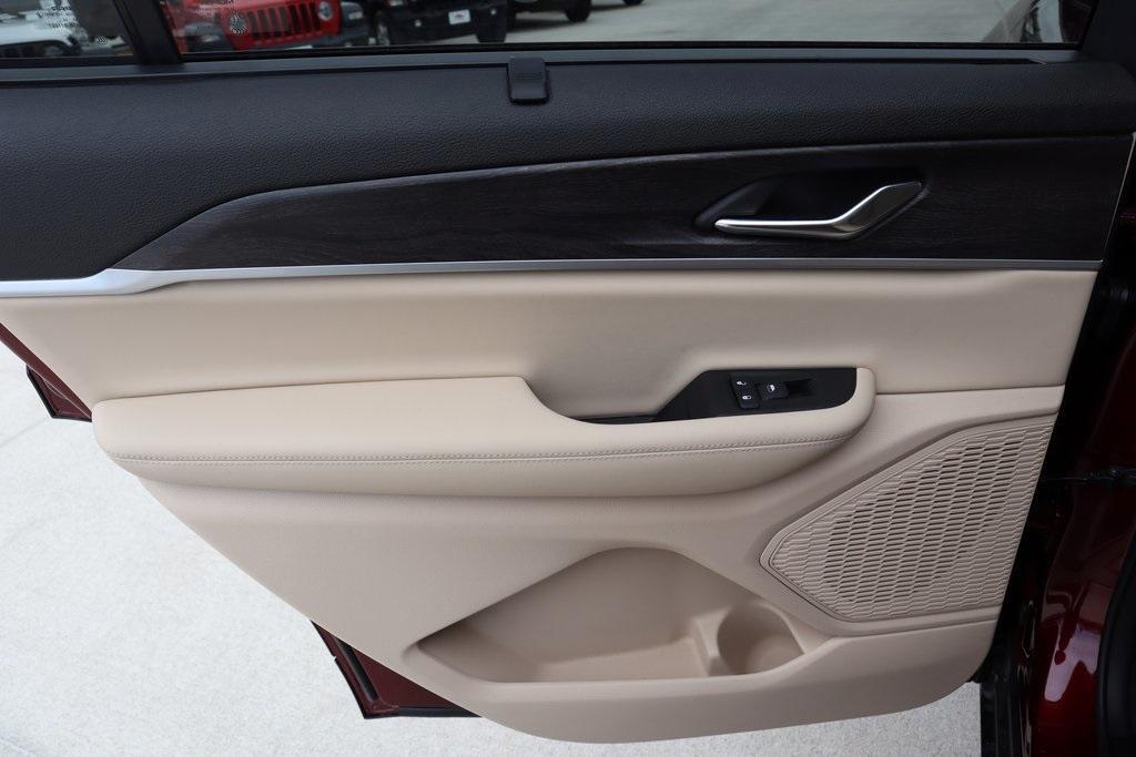 new 2025 Jeep Grand Cherokee L car, priced at $46,504