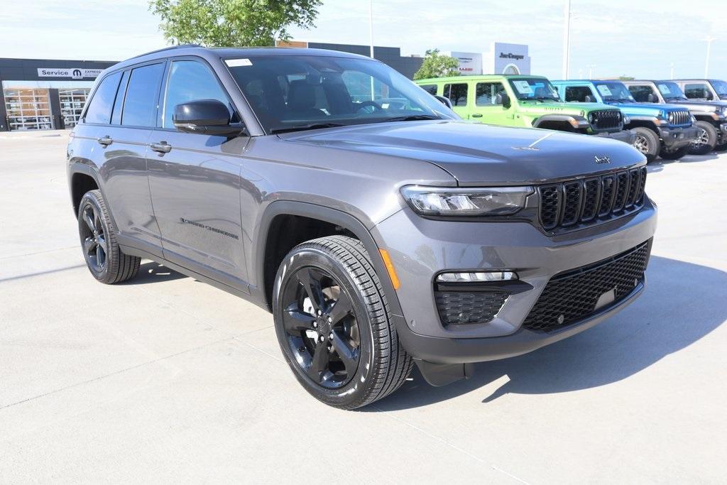 new 2025 Jeep Grand Cherokee car, priced at $52,046