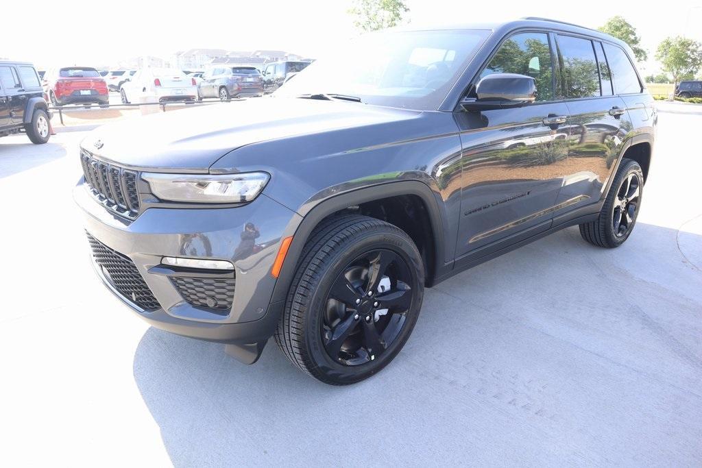 new 2025 Jeep Grand Cherokee car, priced at $50,582