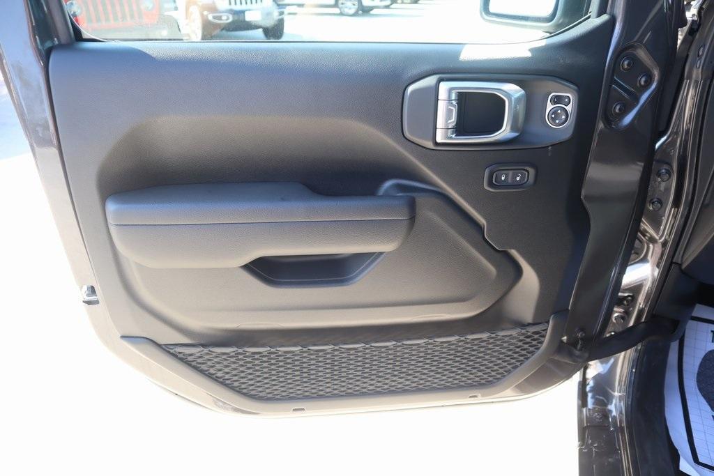 new 2025 Jeep Wrangler car, priced at $45,423