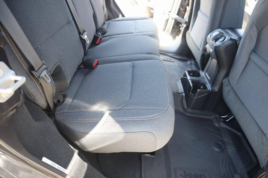 new 2025 Jeep Wrangler car, priced at $45,423
