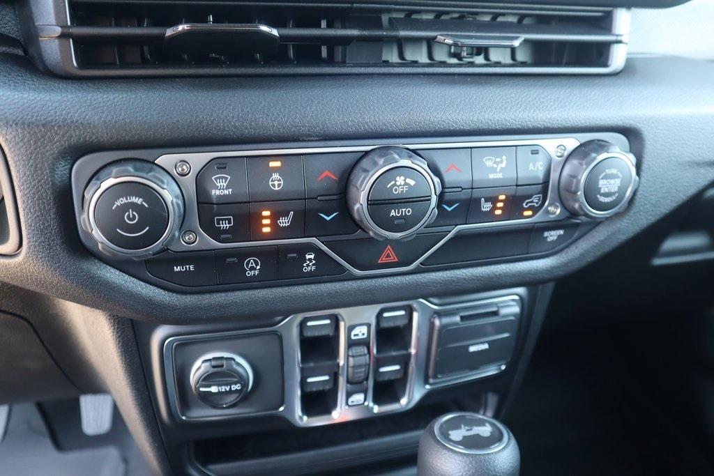 new 2025 Jeep Wrangler car, priced at $45,423