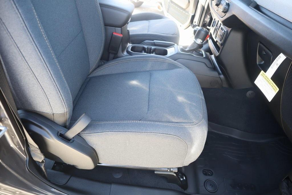 new 2025 Jeep Wrangler car, priced at $45,423