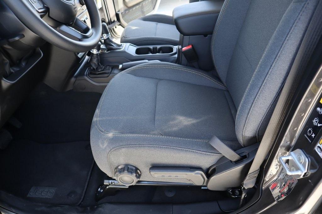 new 2025 Jeep Gladiator car, priced at $42,739