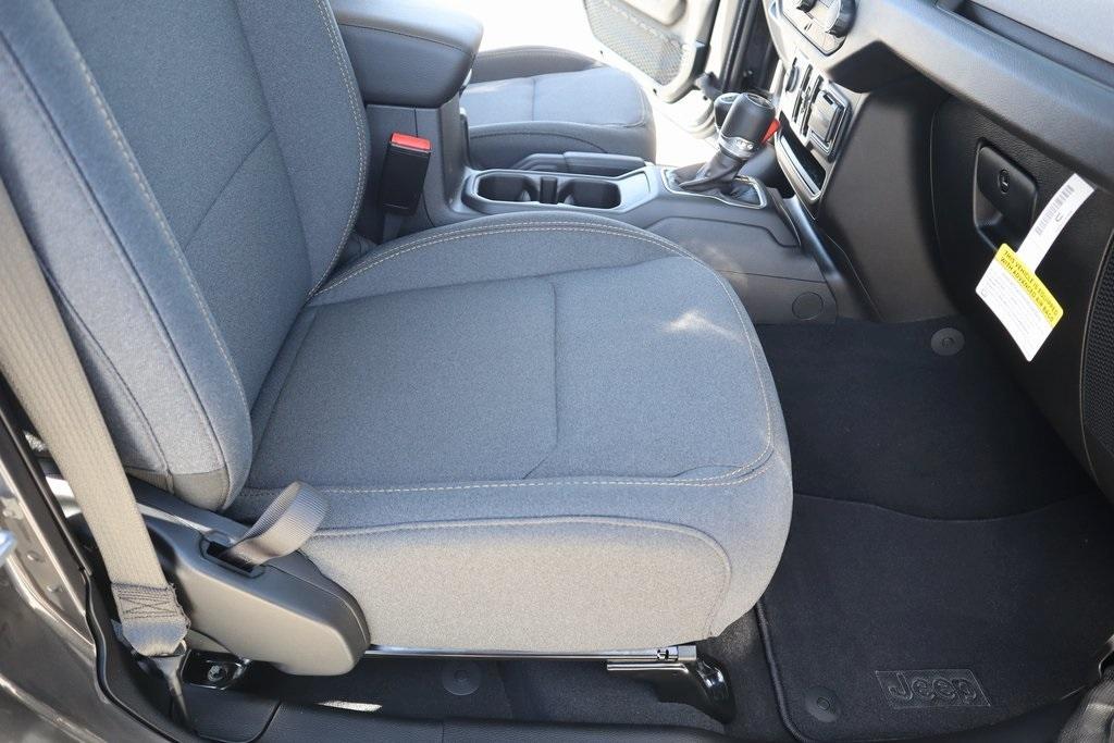 new 2025 Jeep Gladiator car, priced at $42,739