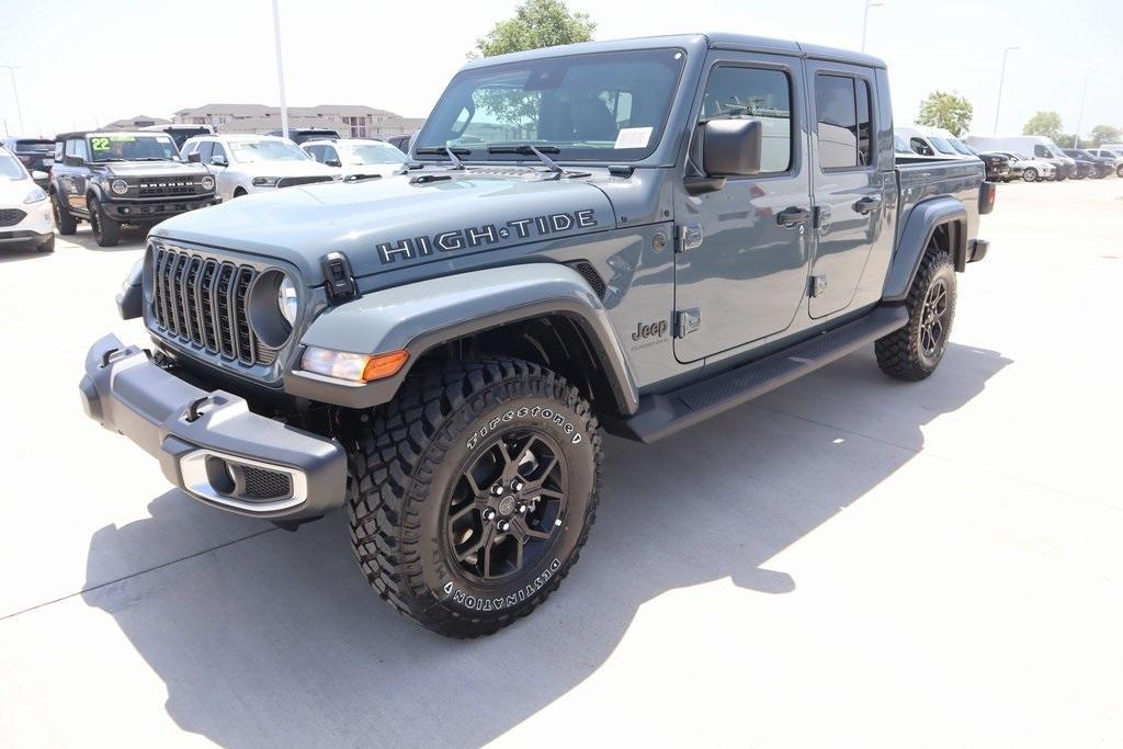 new 2025 Jeep Gladiator car, priced at $45,582