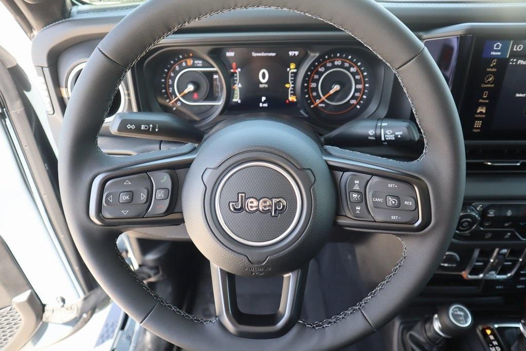new 2025 Jeep Gladiator car, priced at $45,582