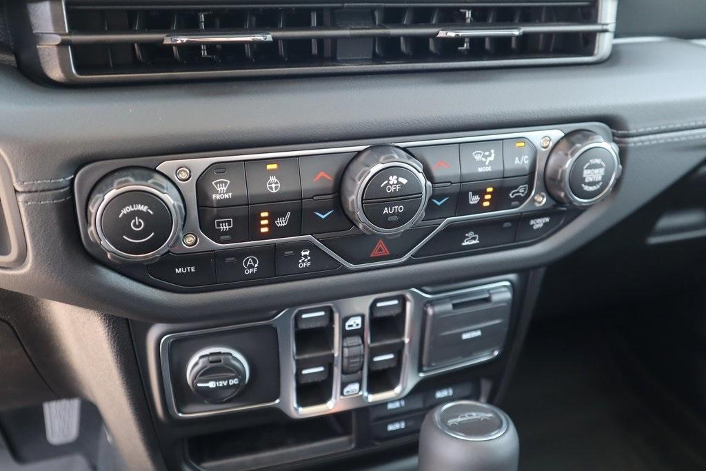 new 2025 Jeep Gladiator car, priced at $45,582