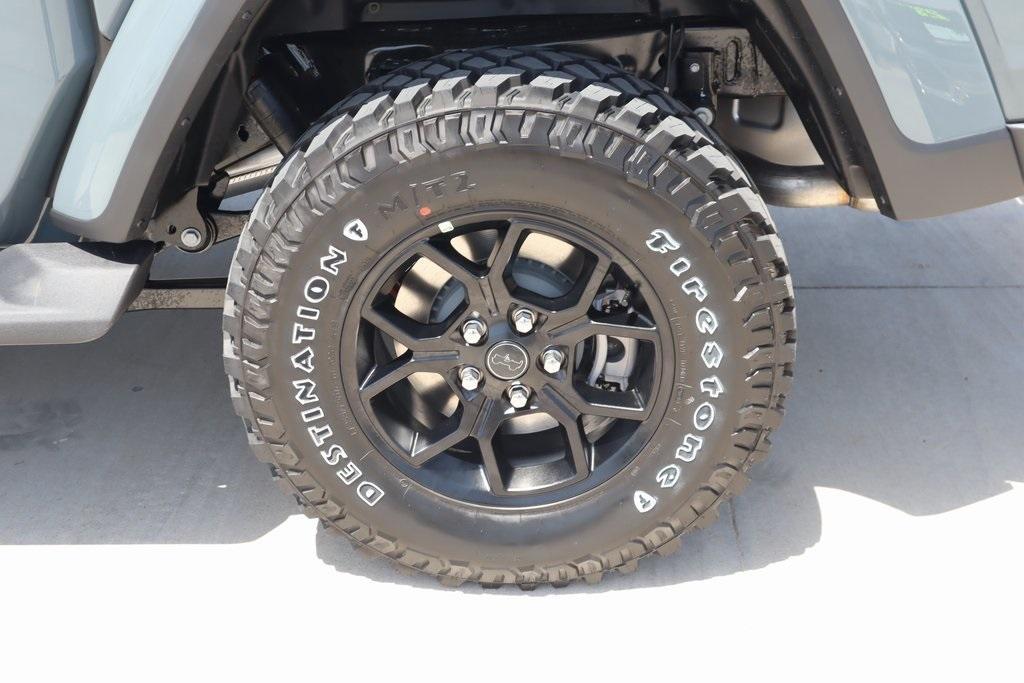 new 2025 Jeep Gladiator car, priced at $45,582