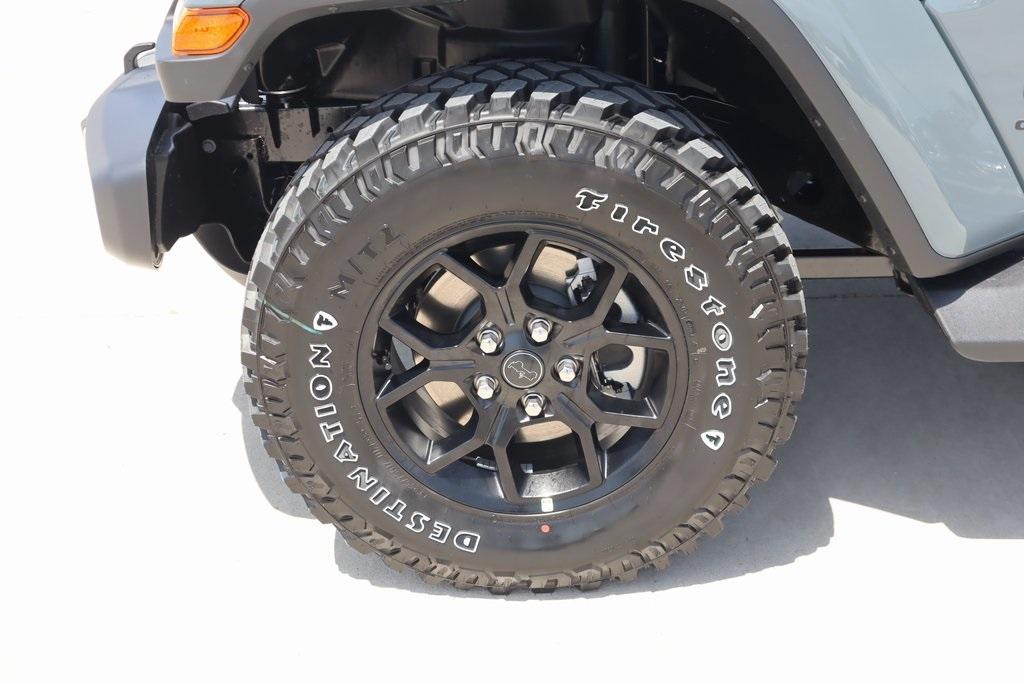 new 2025 Jeep Gladiator car, priced at $45,582
