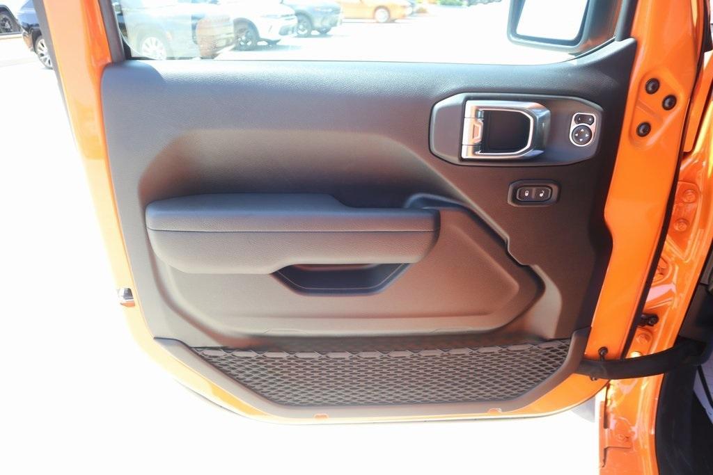new 2025 Jeep Wrangler car, priced at $47,520