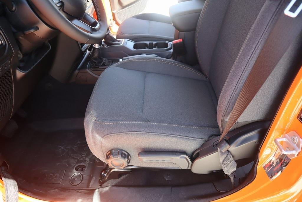 new 2025 Jeep Wrangler car, priced at $47,520