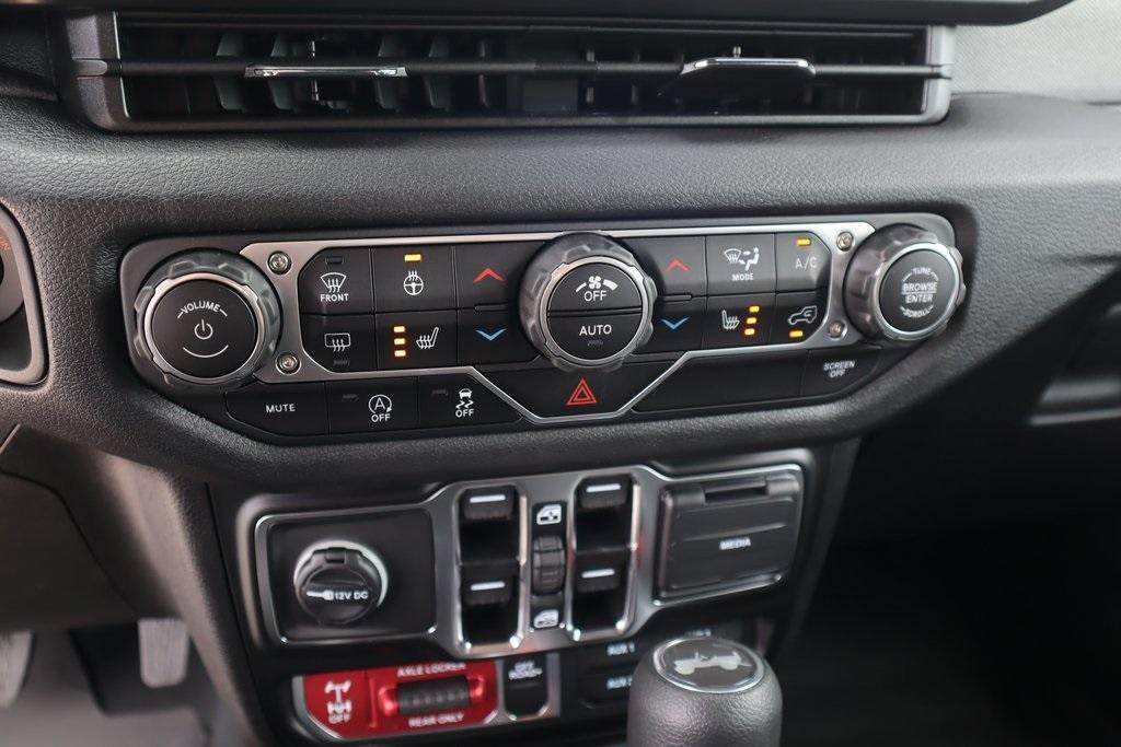 new 2025 Jeep Wrangler car, priced at $49,321