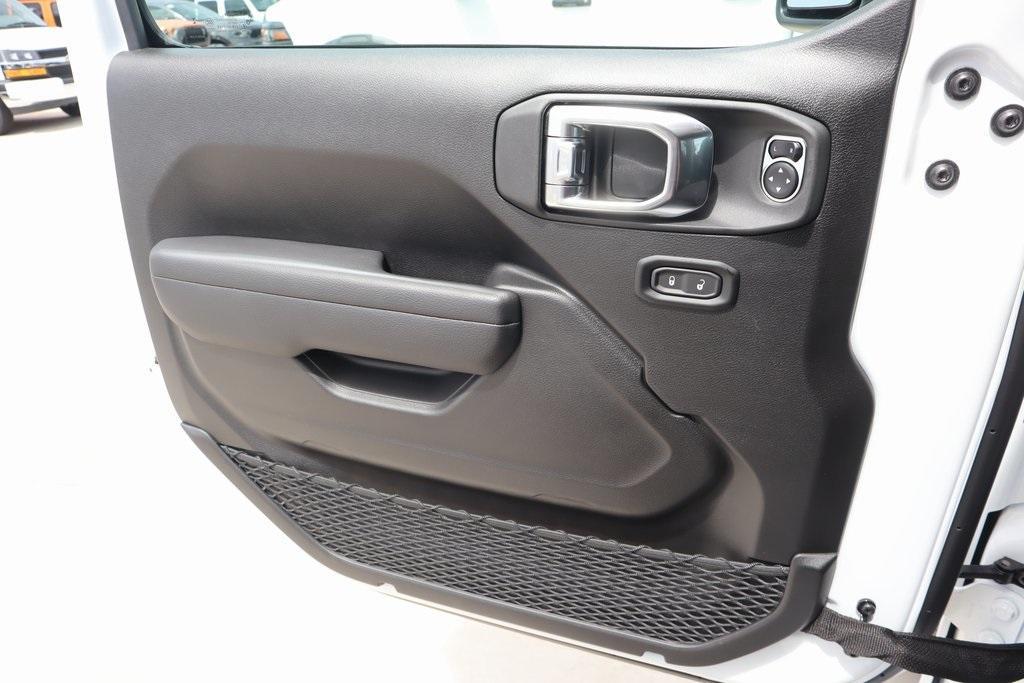 new 2025 Jeep Wrangler car, priced at $49,321