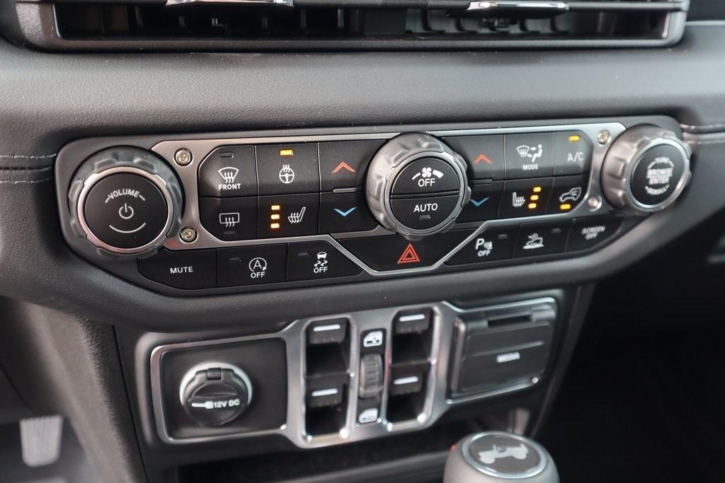new 2025 Jeep Wrangler car, priced at $48,775
