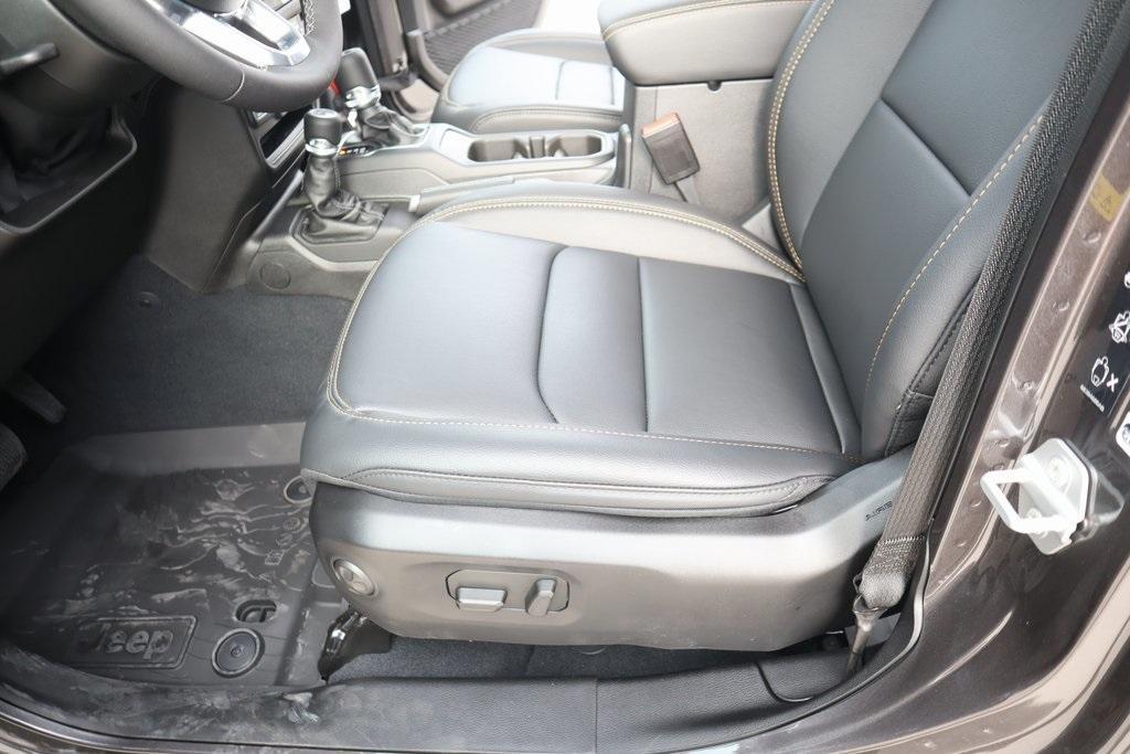 new 2025 Jeep Wrangler car, priced at $48,775