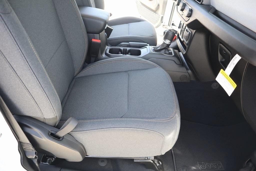 new 2025 Jeep Gladiator car, priced at $41,251