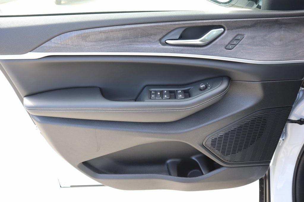 new 2025 Jeep Grand Cherokee car, priced at $50,073