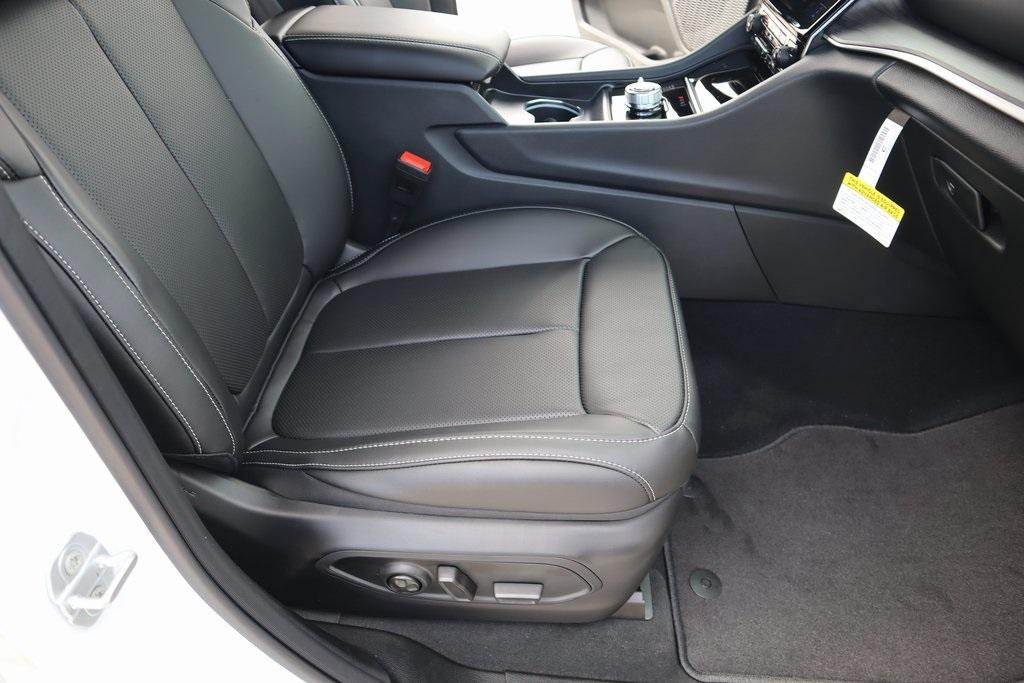 new 2025 Jeep Grand Cherokee car, priced at $50,073