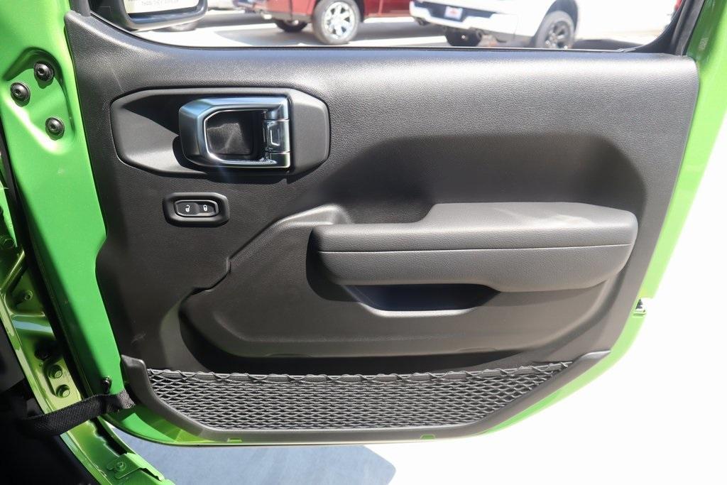 new 2025 Jeep Wrangler car, priced at $33,280