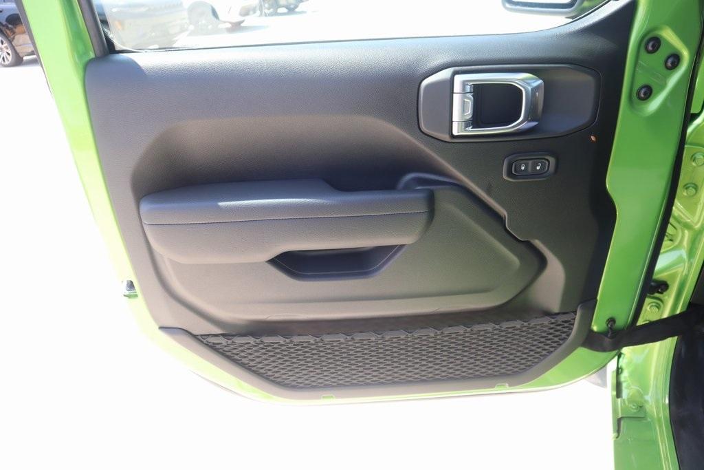 new 2025 Jeep Wrangler car, priced at $33,280