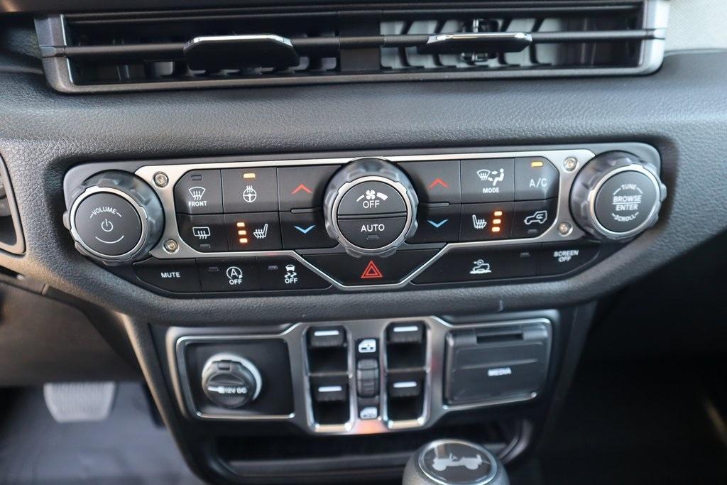 new 2025 Jeep Wrangler car, priced at $44,384
